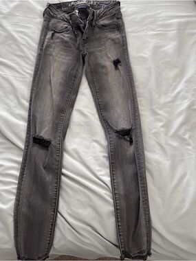 American Eagle Outfitters Gray Distressed Skinny Jeans